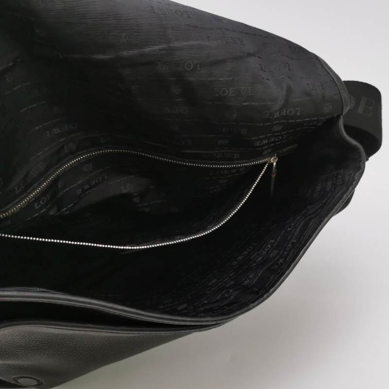 Loewe牛皮logo純色壓紋斜挎包單肩包-6