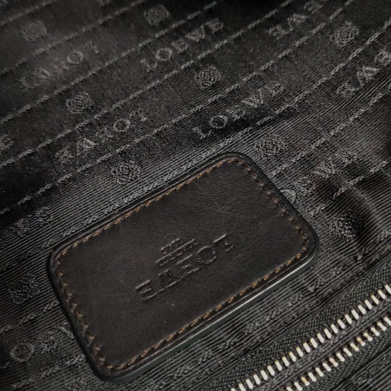 Loewe牛皮logo純色壓紋斜挎包單肩包-8