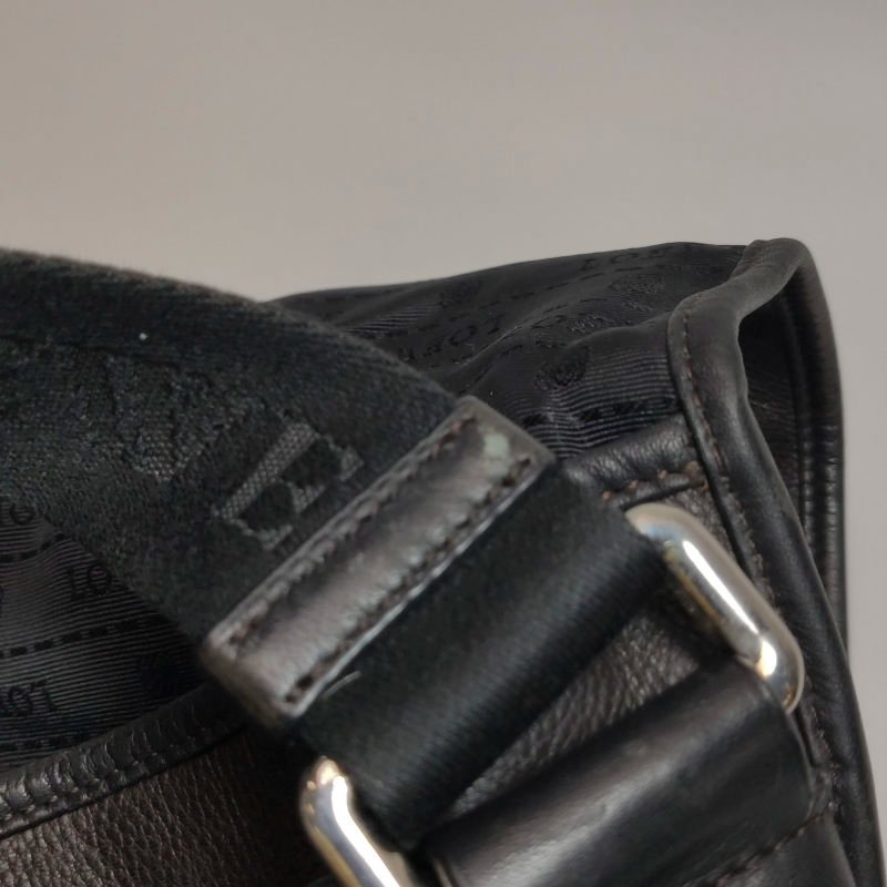 Loewe牛皮logo純色壓紋斜挎包單肩包-9