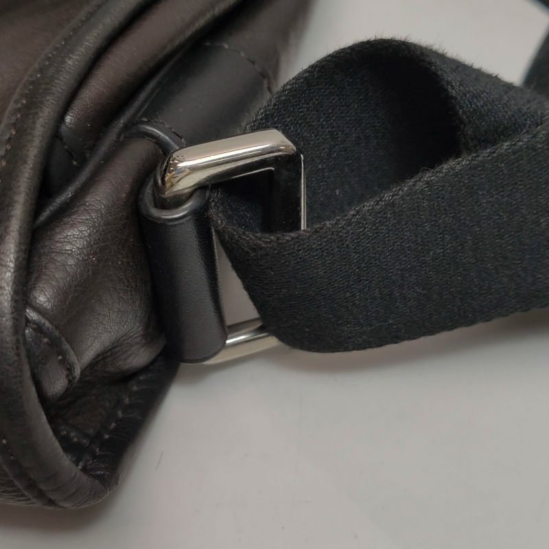 Loewe牛皮logo純色壓紋斜挎包單肩包-10