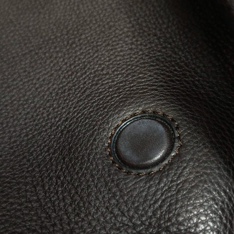 Loewe牛皮logo純色壓紋斜挎包單肩包-12