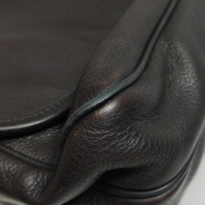 Loewe牛皮logo純色壓紋斜挎包單肩包-14