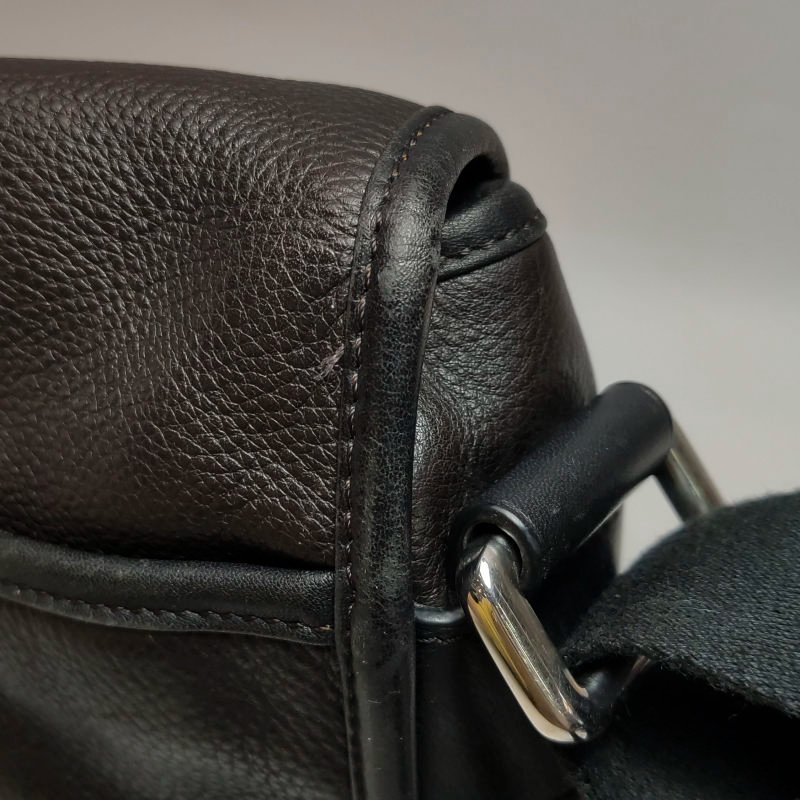 Loewe牛皮logo純色壓紋斜挎包單肩包-15