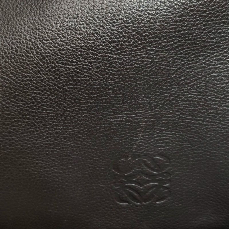 Loewe牛皮logo純色壓紋斜挎包單肩包-18