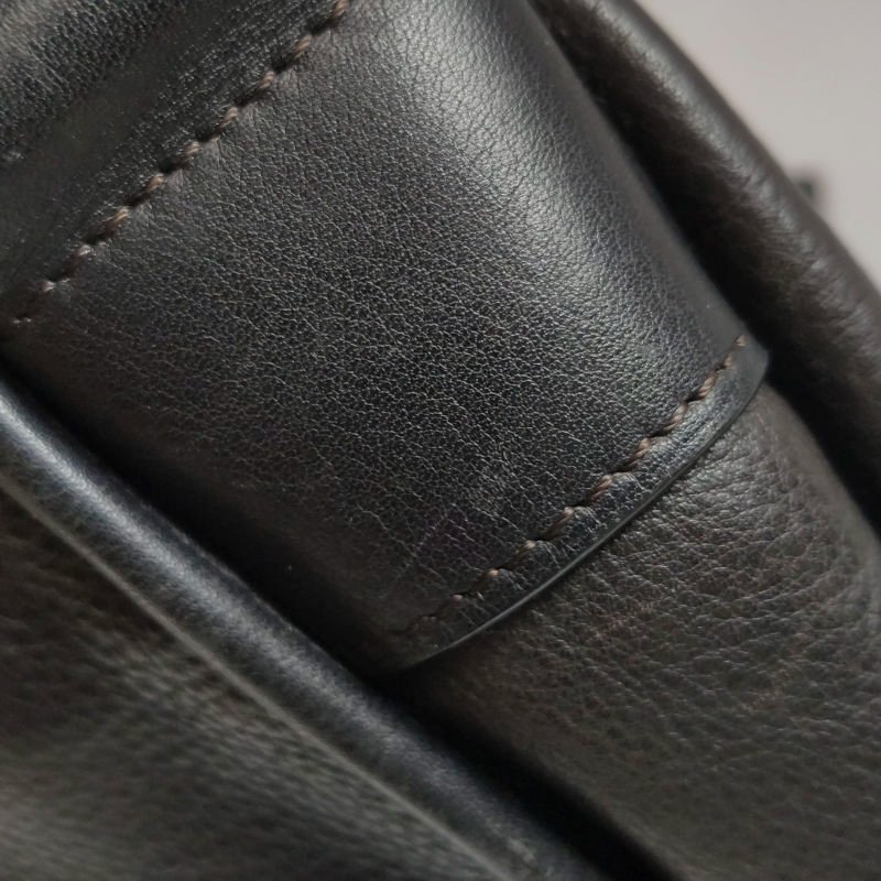 Loewe牛皮logo純色壓紋斜挎包單肩包-20