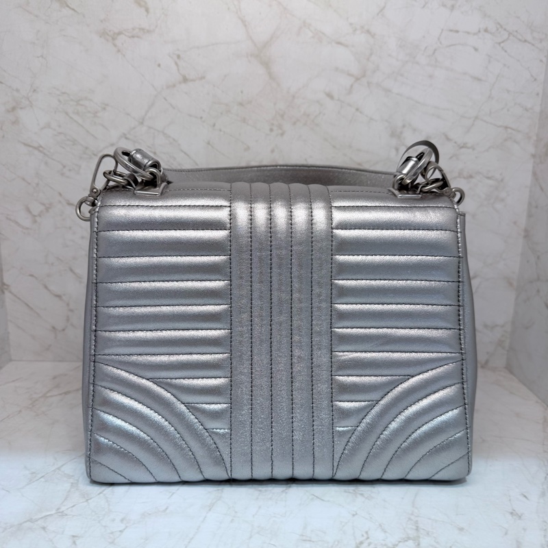 PRADA銀色小牛皮翻蓋包-1