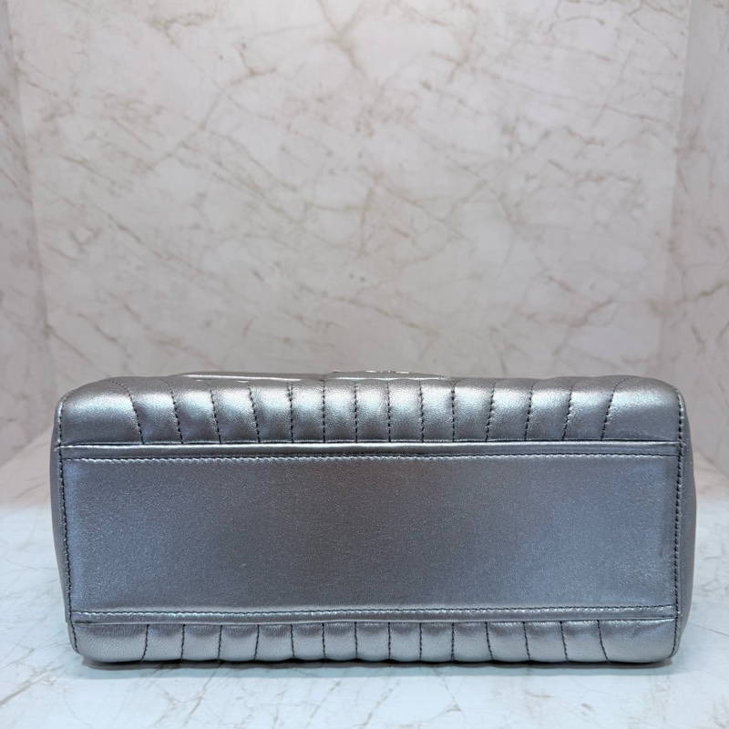 PRADA銀色小牛皮翻蓋包-4