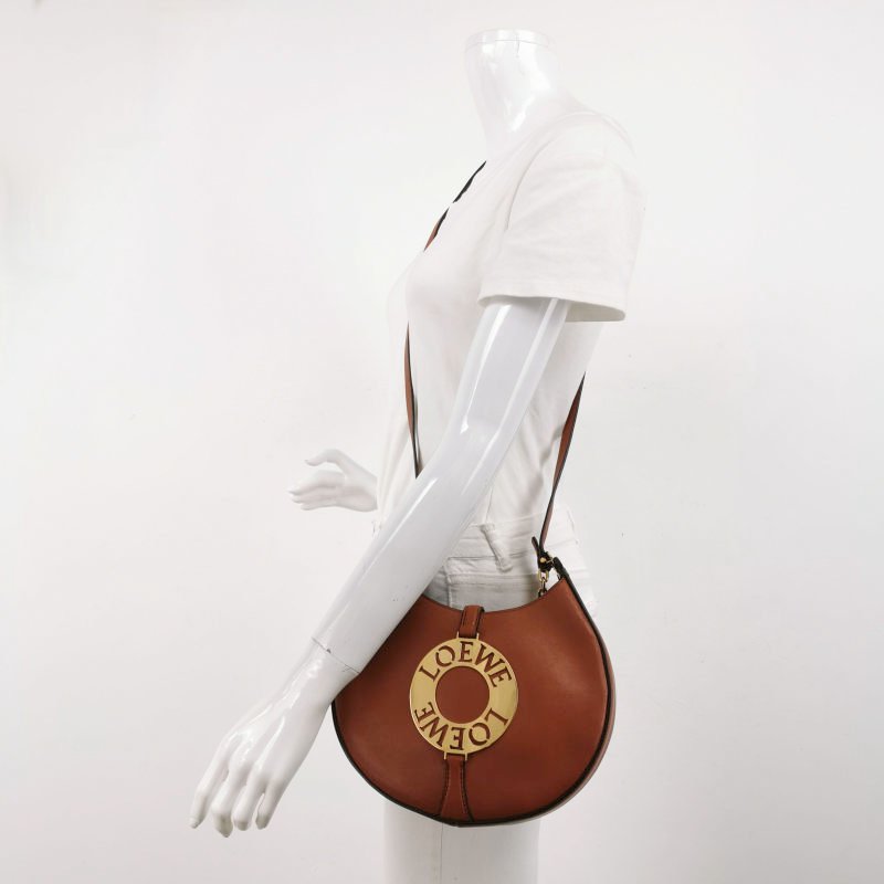 Loewe Joyce牛皮純色logo圓環斜挎包單肩包-1