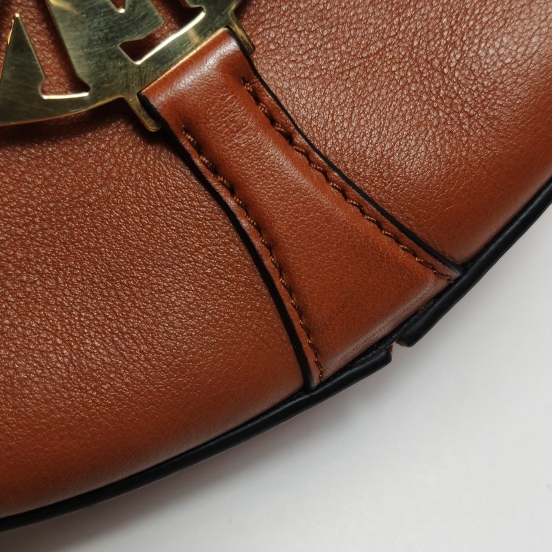 Loewe Joyce牛皮純色logo圓環斜挎包單肩包-15