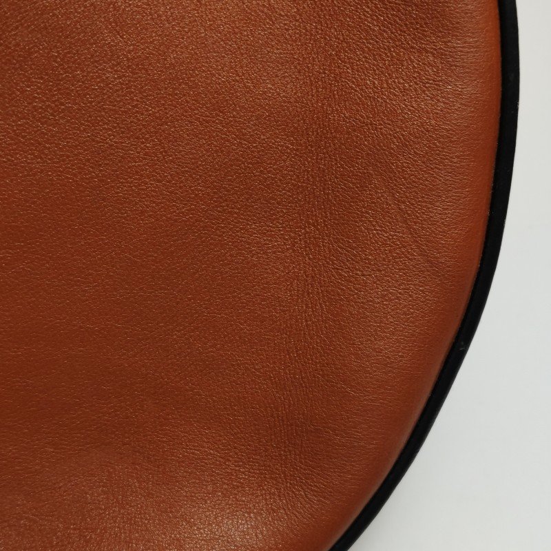 Loewe Joyce牛皮純色logo圓環斜挎包單肩包-18