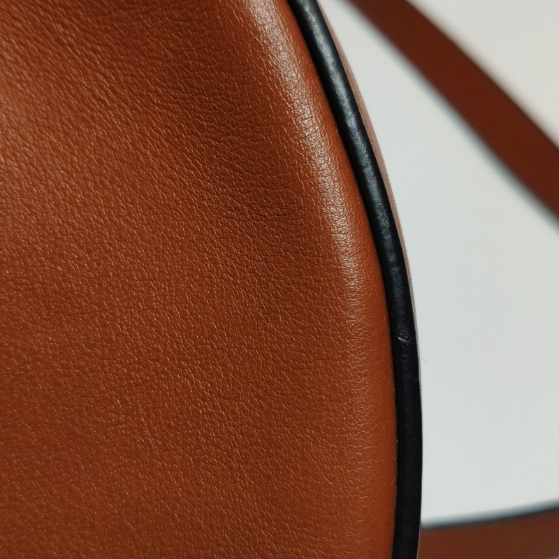 Loewe Joyce牛皮純色logo圓環斜挎包單肩包-20