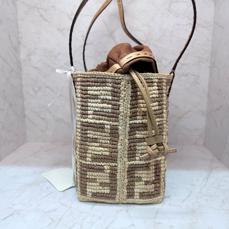 FENDI 編織LOGO縮口肩背包-3