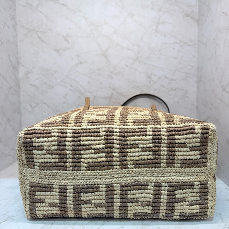 FENDI 編織LOGO縮口肩背包-4