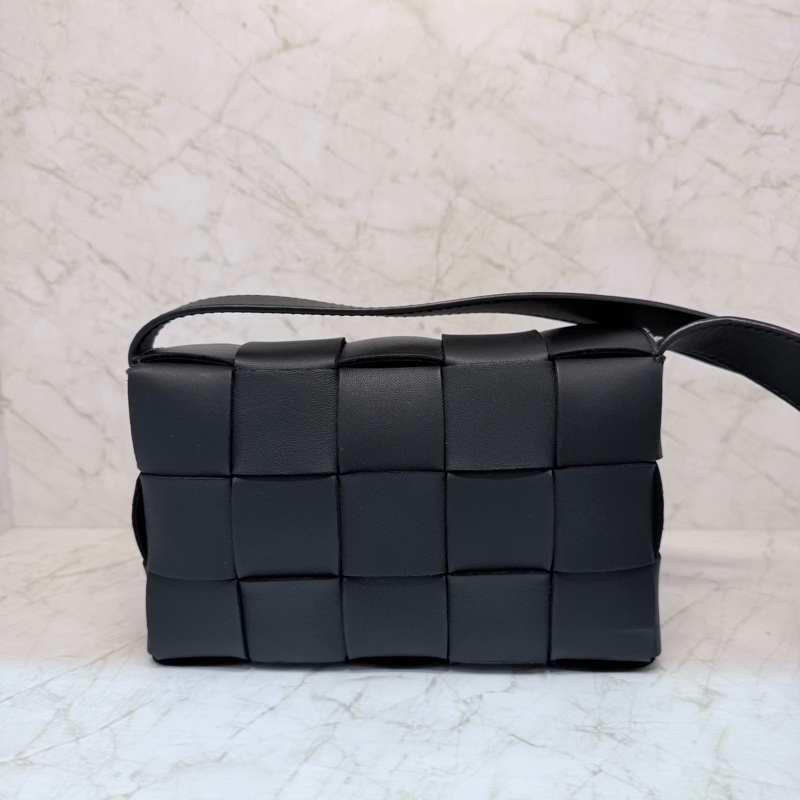 BV Small Cassette 編織小款斜背包/黑色-1