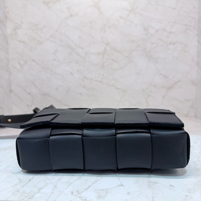 BV Small Cassette 編織小款斜背包/黑色-4