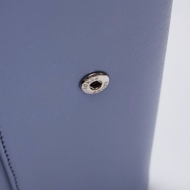 Fendi牛皮字母logo斜挎包單肩包-11