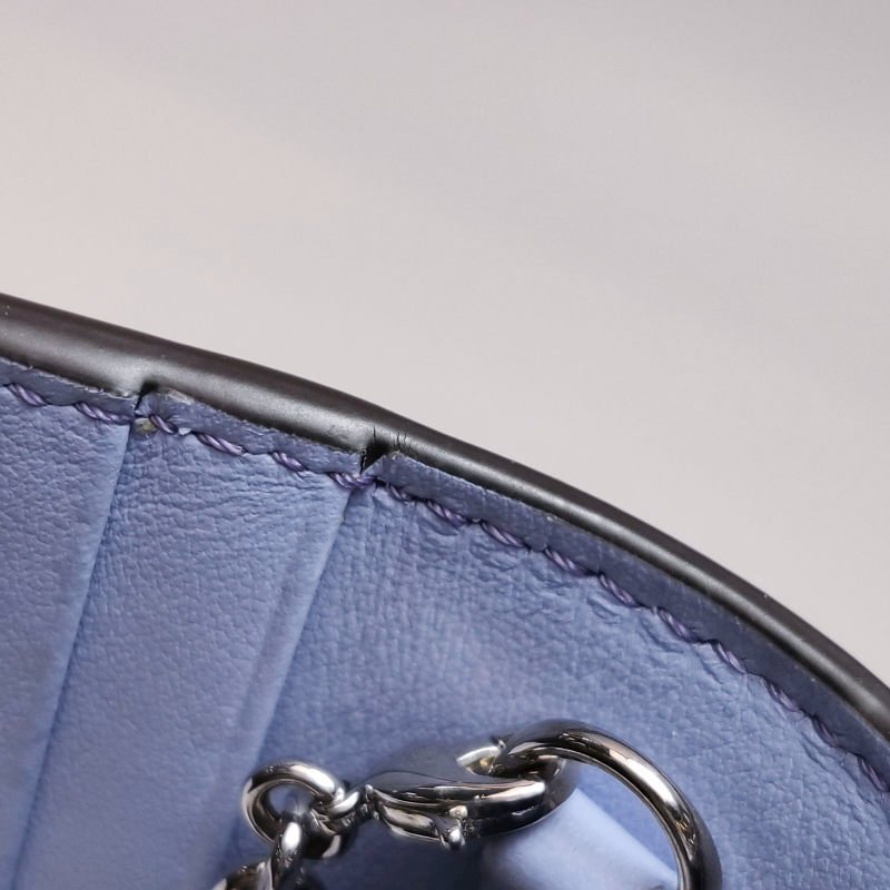 Fendi牛皮字母logo斜挎包單肩包-14