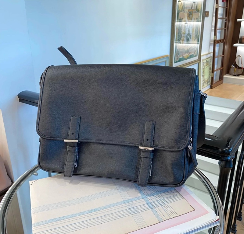 Prada普拉達 雙扣十字紋郵差包 size約36*26*10cm-0