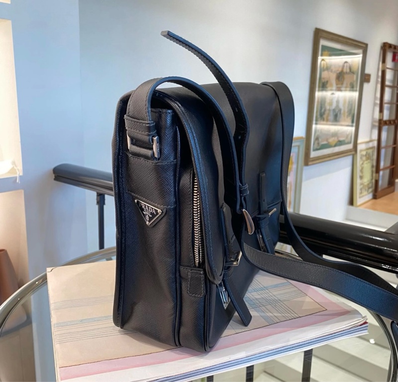 Prada普拉達 雙扣十字紋郵差包 size約36*26*10cm-1