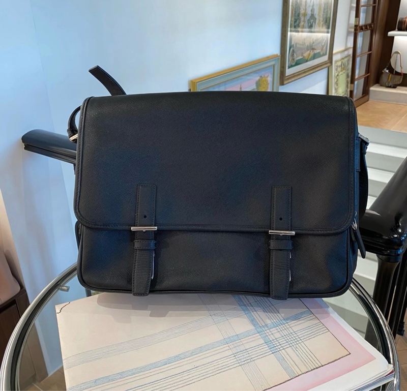 Prada普拉達 雙扣十字紋郵差包 size約36*26*10cm-2