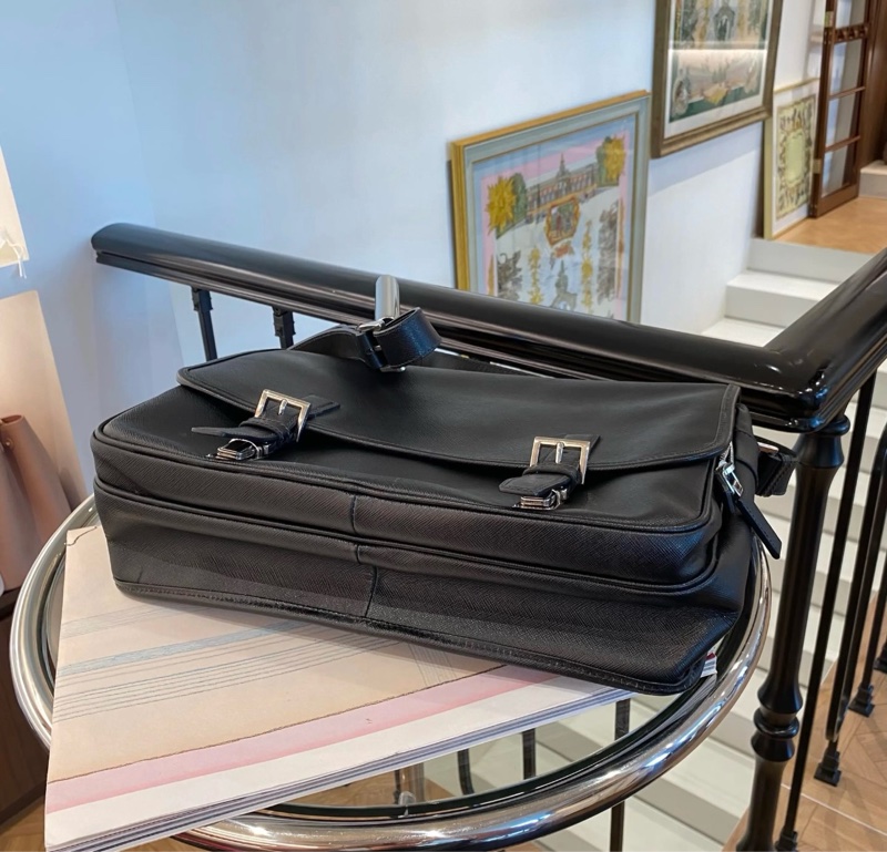 Prada普拉達 雙扣十字紋郵差包 size約36*26*10cm-3