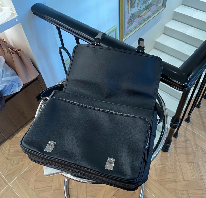 Prada普拉達 雙扣十字紋郵差包 size約36*26*10cm-4