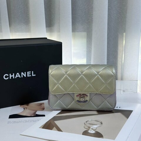 CHANEL 21K人魚幻彩手拿晚宴包