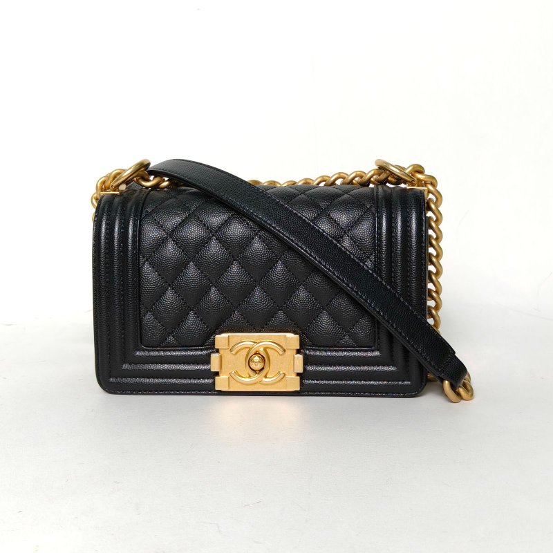 CHANEL Leboy小號20.5黑色荔枝牛皮晶片開金扣菱格紋肩背包-0