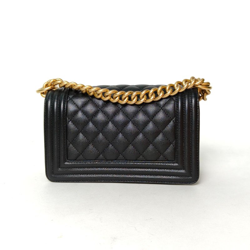 CHANEL Leboy小號20.5黑色荔枝牛皮晶片開金扣菱格紋肩背包-2