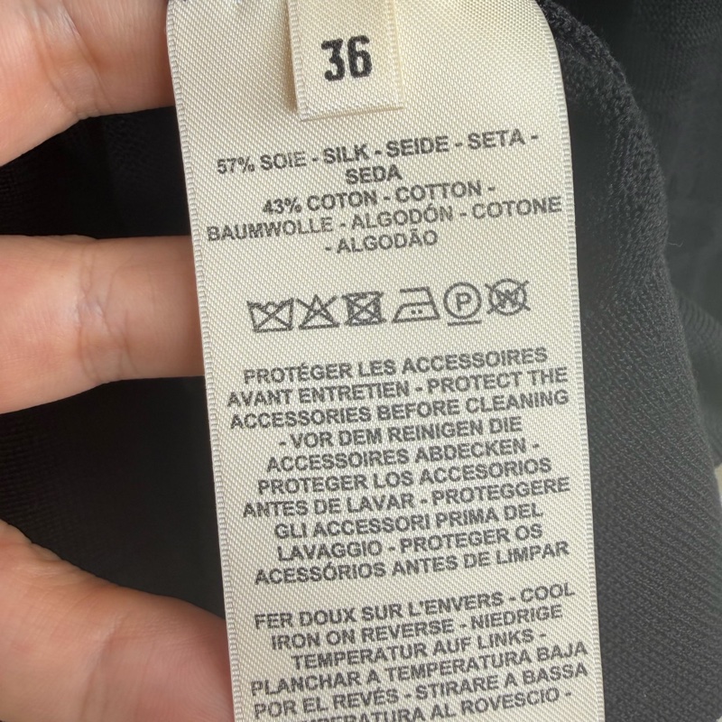 99新Hermes 愛馬仕 豬鼻扣 暗紋 桑蠶絲開衫36碼。-2