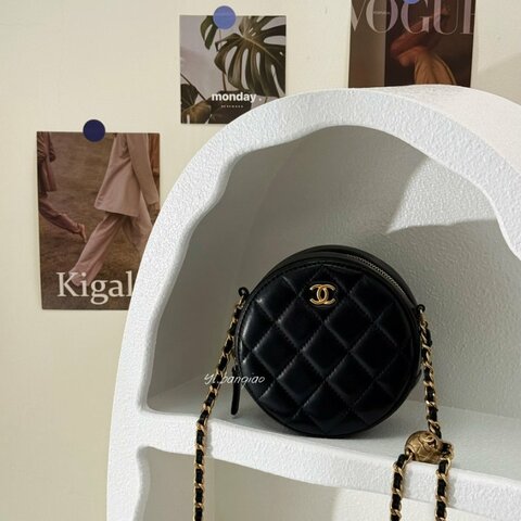 Chanel 黑荔枝皮金釦Mini郵差包AP2914