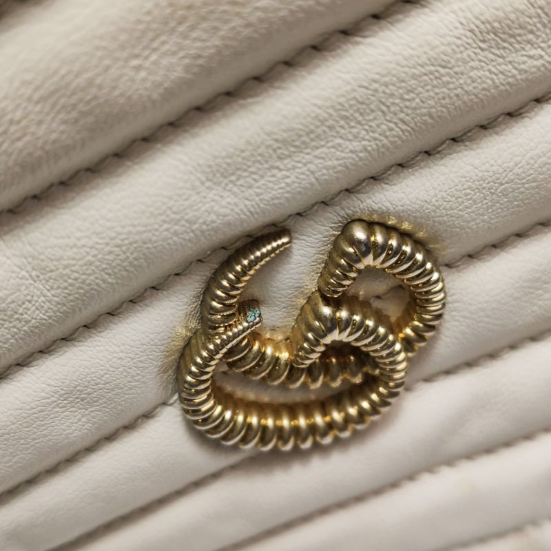 Gucci GG Marmont迷你牛皮V紋絎縫雙G標誌水桶包斜挎包單肩包-15