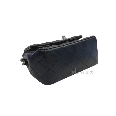 CHANEL 黑色羊皮菱格紋銀釦方胖子 A35200-8