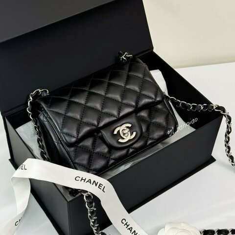 CHANEL 黑色羊皮菱格紋銀釦方胖子 A35200