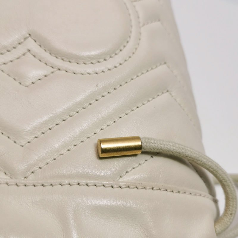 Gucci GG Marmont迷你牛皮V紋絎縫雙G標誌水桶包斜挎包單肩包-12