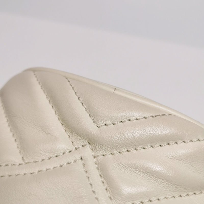 Gucci GG Marmont迷你牛皮V紋絎縫雙G標誌水桶包斜挎包單肩包-17