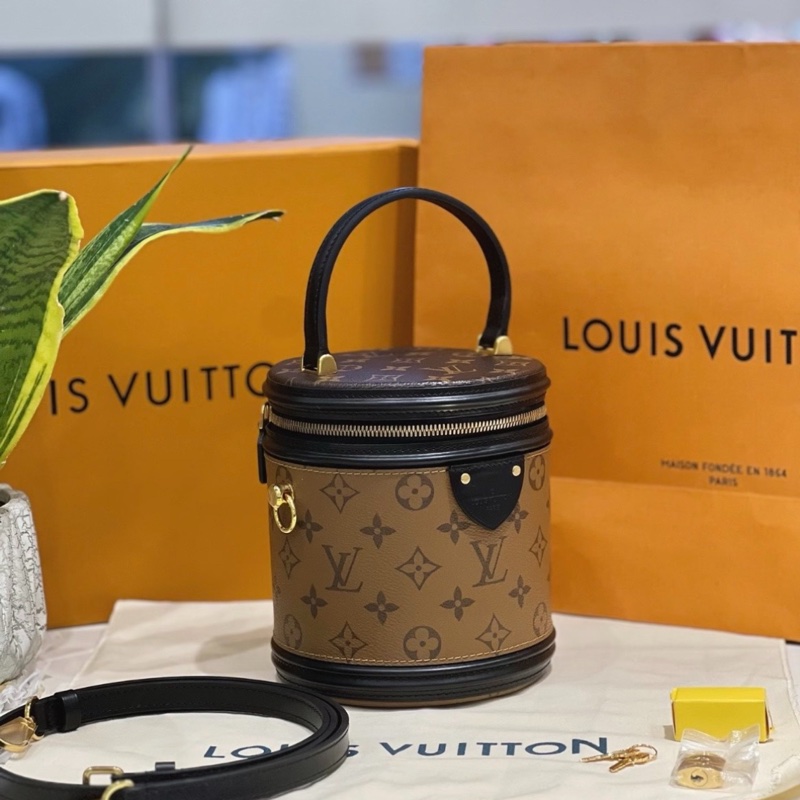 【全新  帶膜  送禮 12月收據】LV Cannes老花發財桶-1