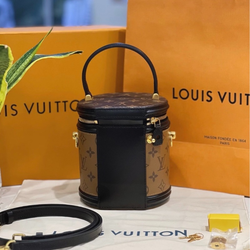 【全新  帶膜  送禮 12月收據】LV Cannes老花發財桶-6