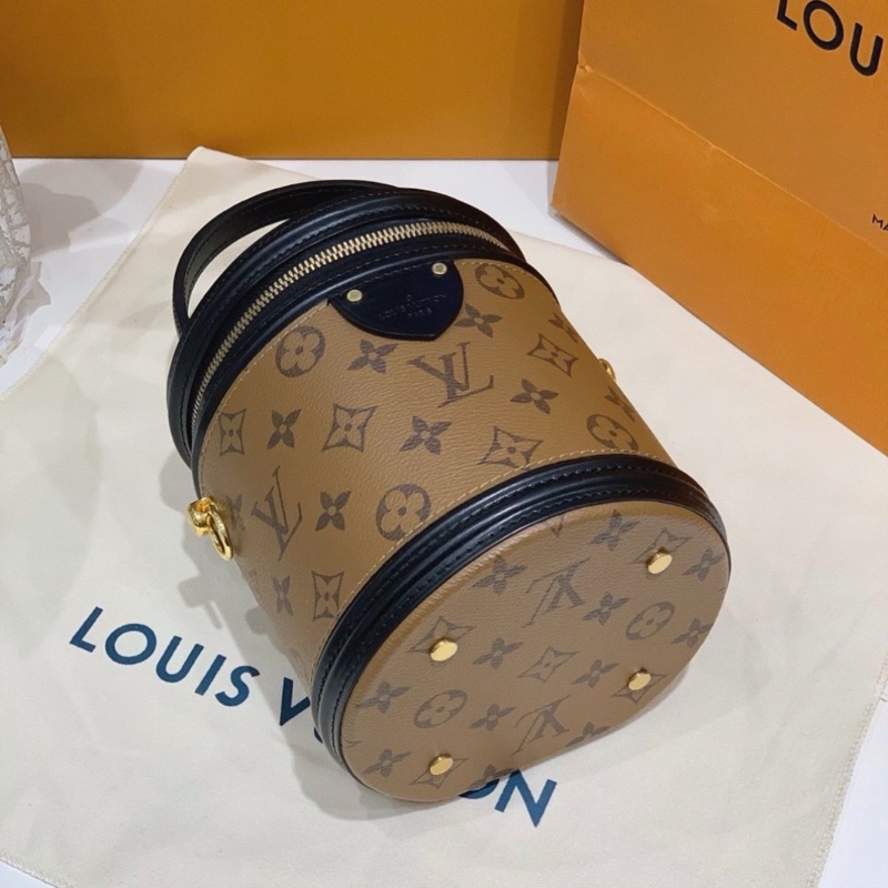 【全新  帶膜  送禮 12月收據】LV Cannes老花發財桶-8