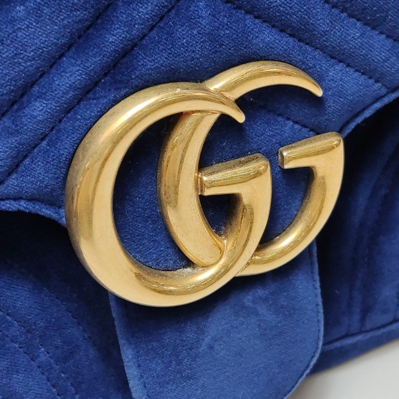 Gucci GG Marmont中號牛皮絨布V紋絎縫雙G標誌口蓋包單肩包-11