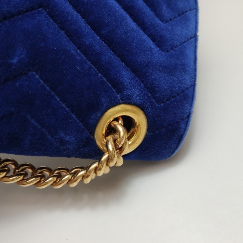 Gucci GG Marmont中號牛皮絨布V紋絎縫雙G標誌口蓋包單肩包-12