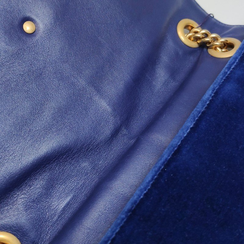 Gucci GG Marmont中號牛皮絨布V紋絎縫雙G標誌口蓋包單肩包-17