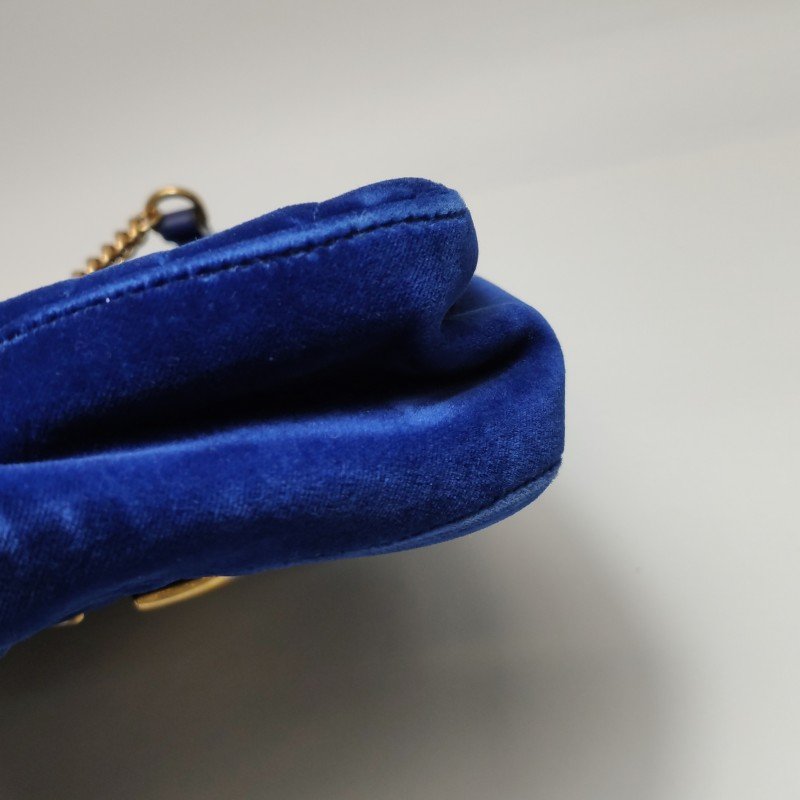 Gucci GG Marmont中號牛皮絨布V紋絎縫雙G標誌口蓋包單肩包-18