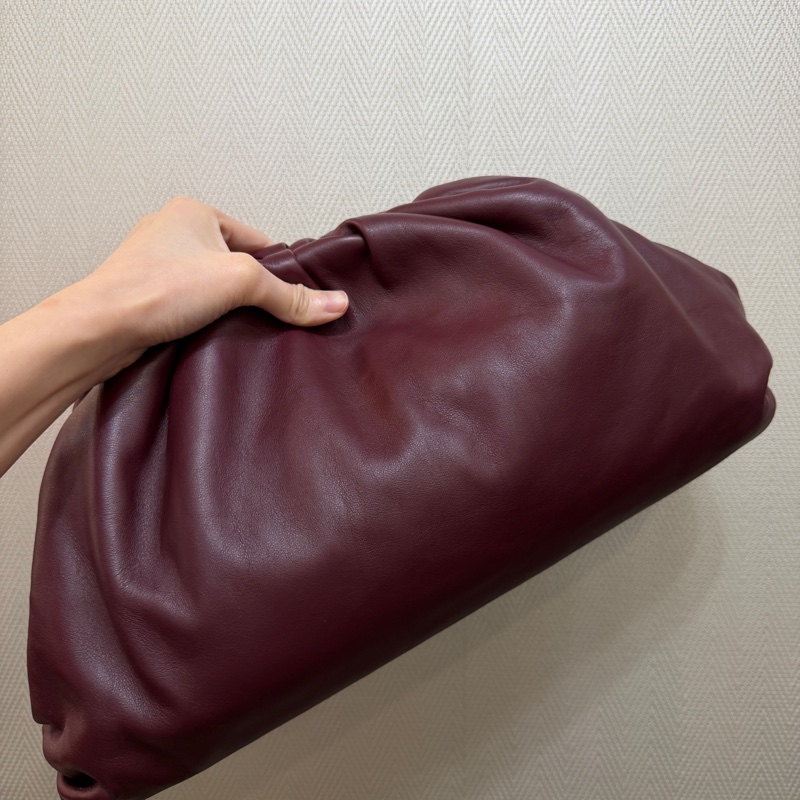 BV 勃根地紅牛皮霧金釦Pouch雲朵手拿包-0