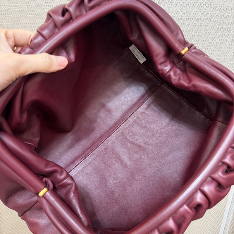 BV 勃根地紅牛皮霧金釦Pouch雲朵手拿包-10