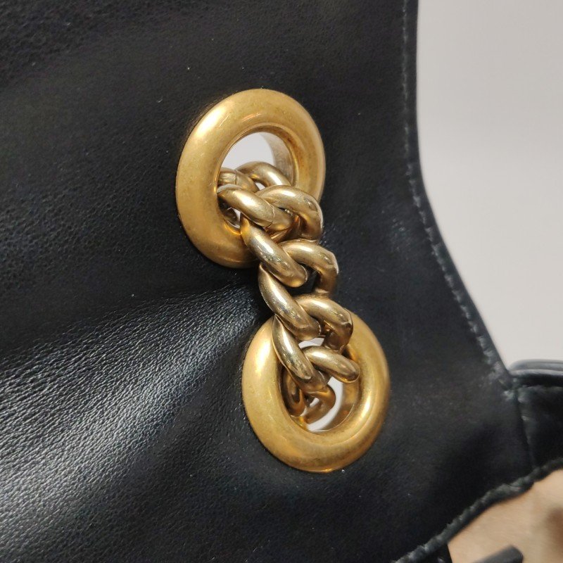 Gucci GG Marmont中號牛皮V紋絎縫雙G標誌口蓋包單肩包-11