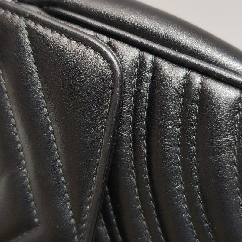 Gucci GG Marmont中號牛皮V紋絎縫雙G標誌口蓋包單肩包-15