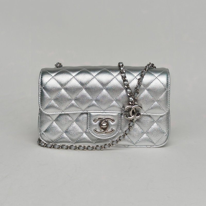 CHANEL 銀色荔枝牛皮晶片開銀扣雙C調節肩帶25BCF口蓋包大Mini肩背包-0