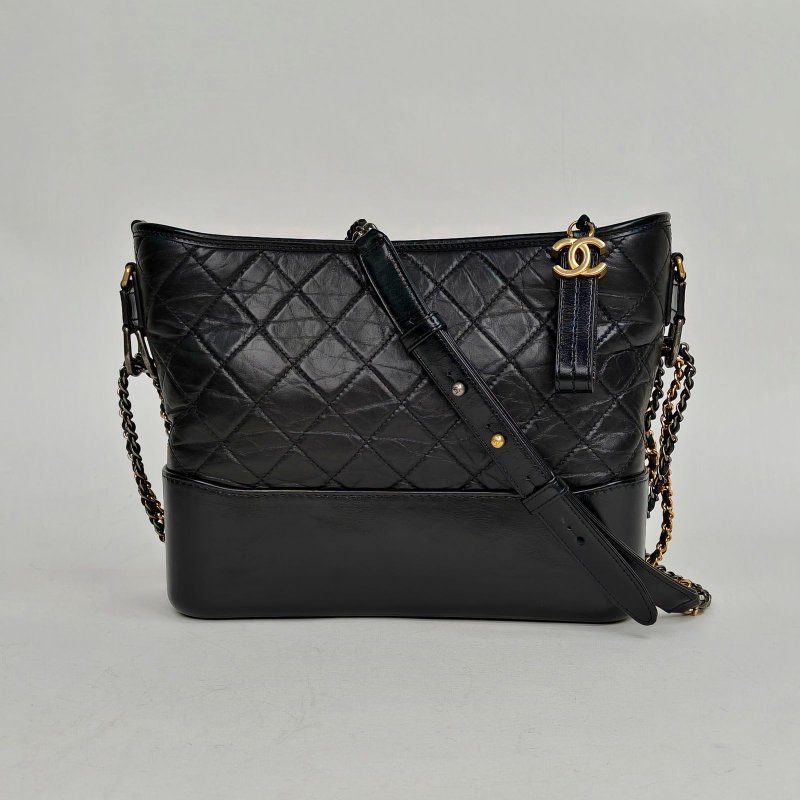 CHANEL GABRIELLE流浪中號28黑色牛皮28開金銀扣肩背包-0