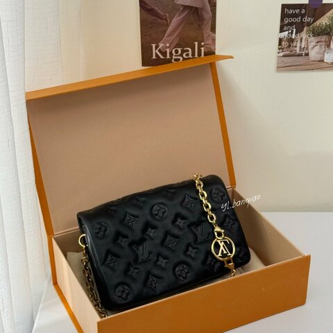 LV Pochette Coussin黑羊皮壓紋雙層金鍊包 M82116